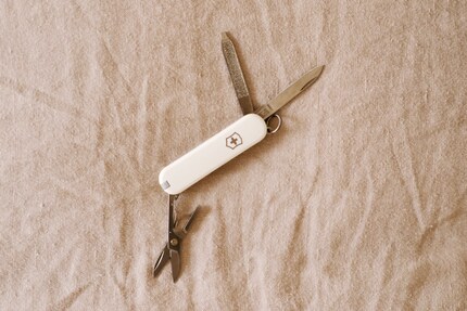  The Victorinox Classic SD fits easily on a keychain or in a trouser pocket.