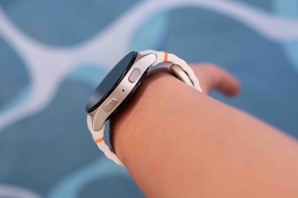 Smartwatches sind mir meistens zu gross. Die Galaxy Watch 7 ist knapp an der Grenze.
