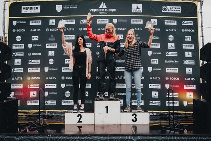 Ilona op de 3e plaats bij de prijsuitreiking.