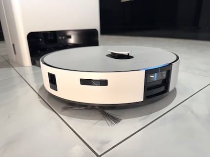 Der Samsung-Sauger mit der Kamera (vorne) und dem Lidar-Sensor (im Turm).