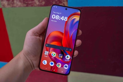 Le Motorola Edge 50 Neo de face.