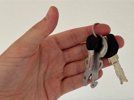 Zum Vergleich: Das ist der Schlüsselbund meines Chefs. Er ist klein und clean, also ganz anders als meiner. Hoffentlich verliert er ihn nicht!