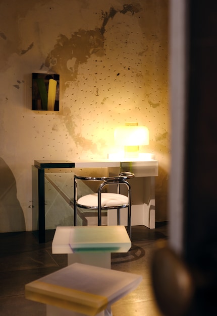 Sé a présenté du mobilier de bureau semi-transparent dans les locaux de Rossana Orlandi.