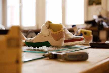 Une chaussure dont l’histoire se prolonge avec chaque enfant.