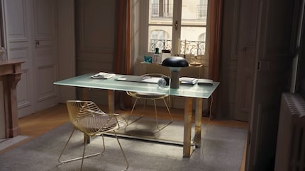 Le bureau de Sylvie est organisé et confortable. 