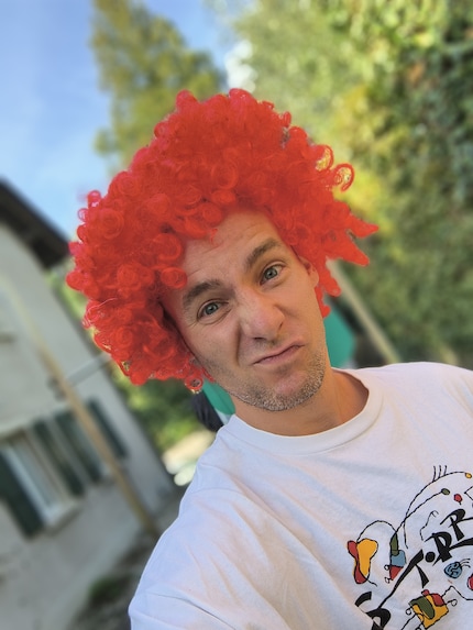 The blurring works better with hair than with cacti. The result is not perfect here either.