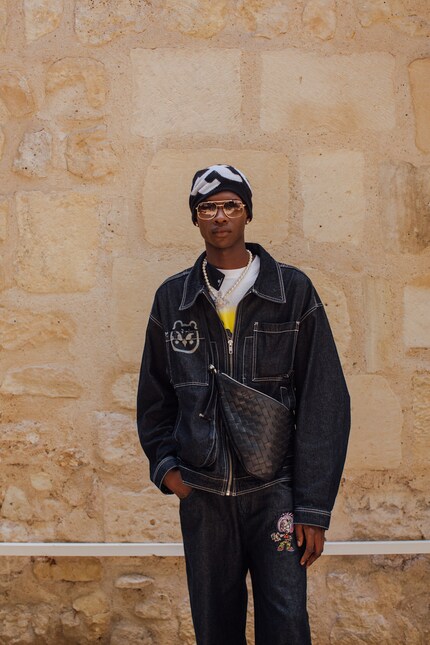 Ja zu Logo-Mützen. Ob in schwarz-weiss, …