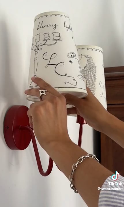 He calls them «lamp tattoos».