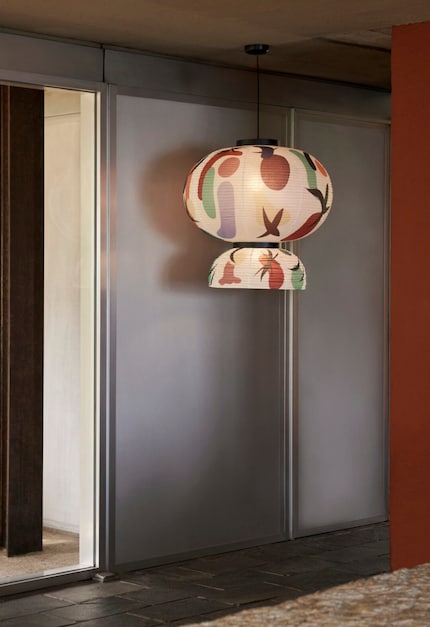 With the Formakami Limited Edition JH5 Jamie Hayon breathes new life into this ceiling light with his characteristic bold splashes of colour.