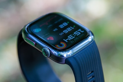 The rotating crown is used for control.