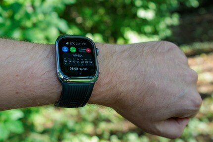 Calendar entries and phone function.