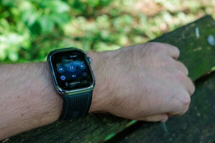 The Watch D2 plays music directly through its speaker.