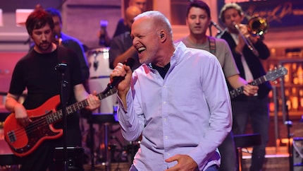 Raab singt voller Elan seinen neuen Song.