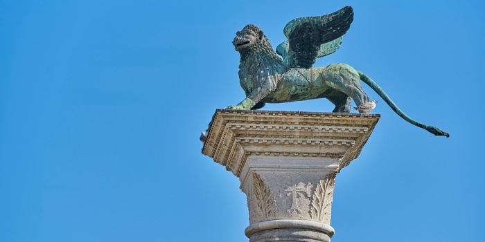 Shutterstock - Barabanschikow Alexander / La famosa scultura fu probabilmente portata a Venezia in parti nel XIII secolo. In origine, potrebbe aver custodito una tomba della dinastia Tang.