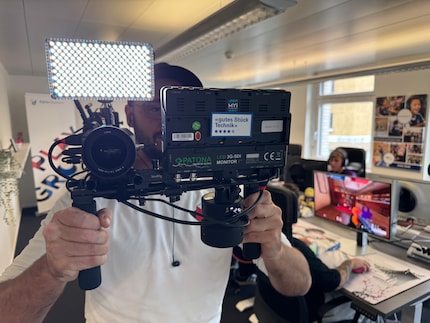 Il cameraman dà il massimo.