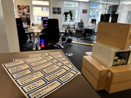 Un paio di adesivi Digitec sono d'obbligo.