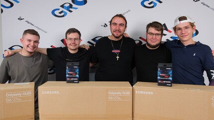 La squadra vincitrice con i suoi premi