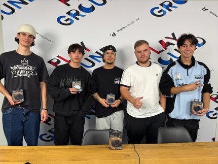 I vincitori del quarto posto con il loro premio.