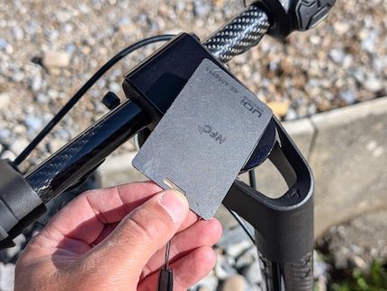 Si può semplicemente utilizzare la keycard NFC come chiave.