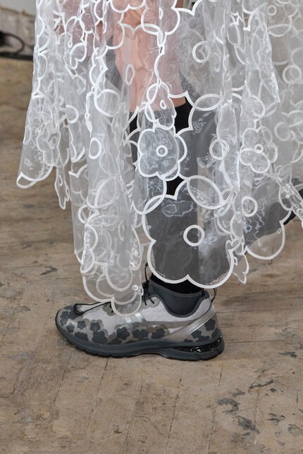 Floral Asics à la Bahnsen.