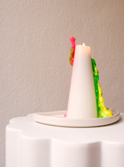 La formation de gouttes et les couleurs vives en font un spectacle qui attire l'attention.
