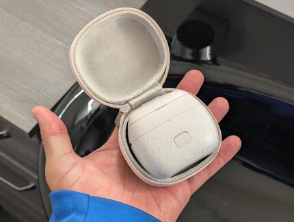 Le rasoir est bien compact et donc idéal pour les déplacements.