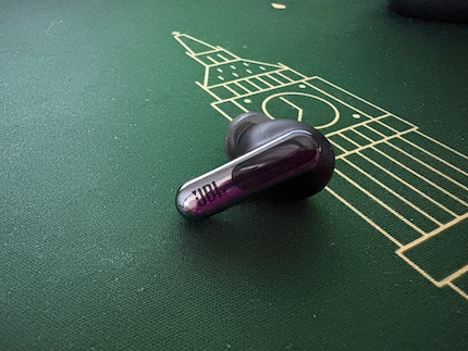 Die Touchbedienung ist (zu) empfindlich.