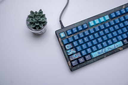 Thanks to the interchangeable circuit board, you can turn the MOD007 V3 HE into a mechanical keyboard.