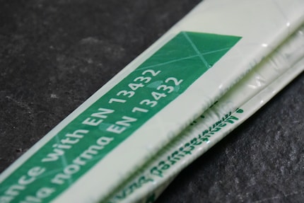 Gitterdruck-Säcke mit dem Label EN 13432 sind die aktuell beste Lösung.