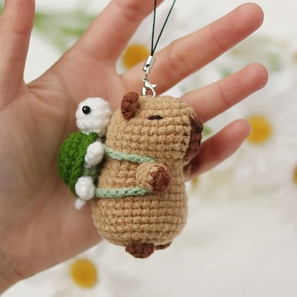 Come puoi resistere a un capibara con uno zainetto a forma di tartaruga?