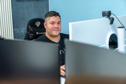 Figures, targets and projects – in his role as Store Manager, Patrick spends a lot of time at his computer.