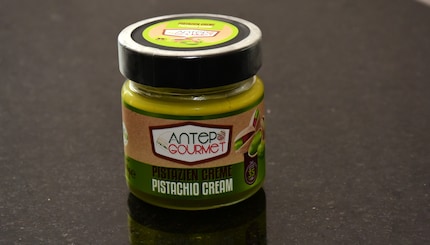 You can make your own Dubai chocolate with pistachio cream – it also makes a great spread.