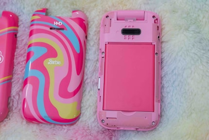 Der Akku lässt sich von Hand herausnehmen.