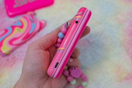 Der Klinkenanschluss liegt ungünstig fürs Musikhören.