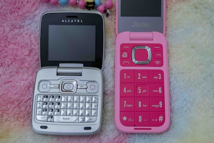 Mein altes Mobiltelefon hat noch eine Computer-Tastatur.