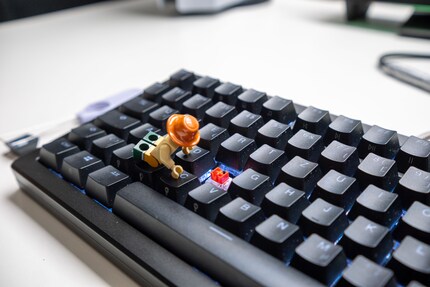 Lysop has never seen a magnetic switch before.