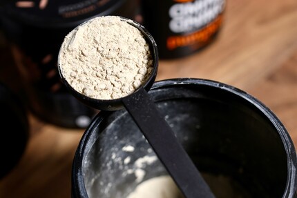 Das Eiweisspulver von Amino Animo mische ich gern in Müesli oder nehme es zum Backen.