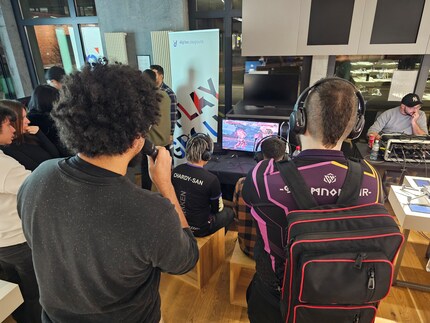 Ragebrownie segue da vicino l'azione sulle postazioni di gioco.