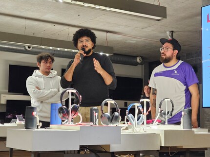 I due finalisti vengono premiati.