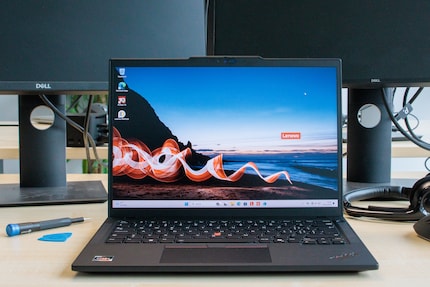 Das Display ist gut, solange für dich die Farbraumabdeckung keine Rolle spielt.