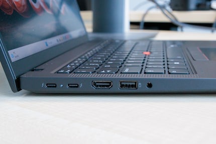 Die Anschlüsse auf der linken Seite.