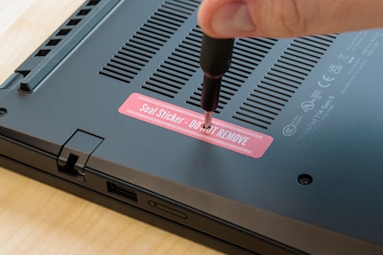 Das Siegel ist nur gebrochen, nicht entfernt.