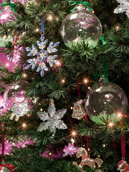 You have amour for glamour.