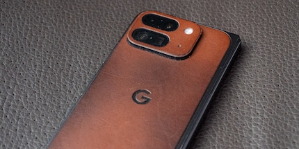Les skins comme celle-ci de Dbrand en cuir véritable peuvent faire de votre appareil mobile un véritable objet unique.