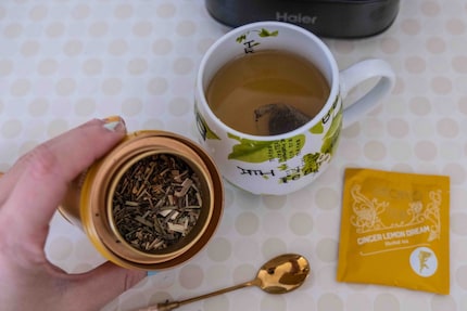 I manage to prepare tea using teabags or loose leaves without any problems.