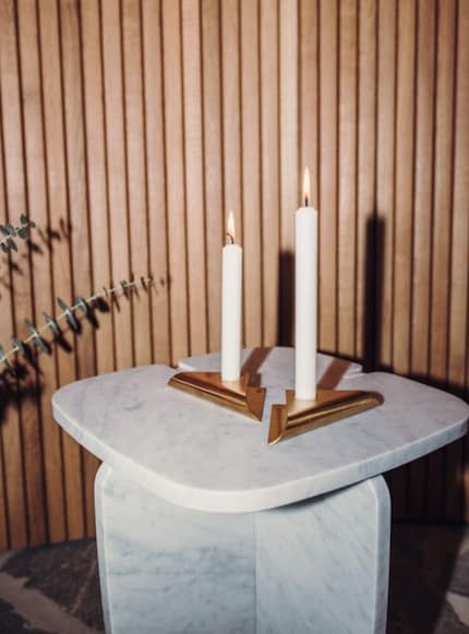 Square Candle creates soft candlelight – alone or in a group.