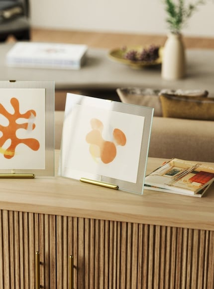 A picture frame like the Flute showcases photos and pictures and is an eye-catcher in itself.
