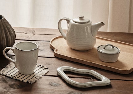 The soft blue shade is reminiscent of the sea and brightens up any table setting.