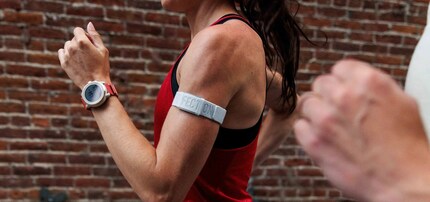 Um den Oberarm statt um die Brust: «Heart Rate Monitor».
