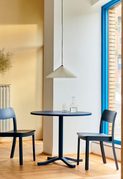 A fresh coat of paint can completely transform old furniture, home accessories and rooms.